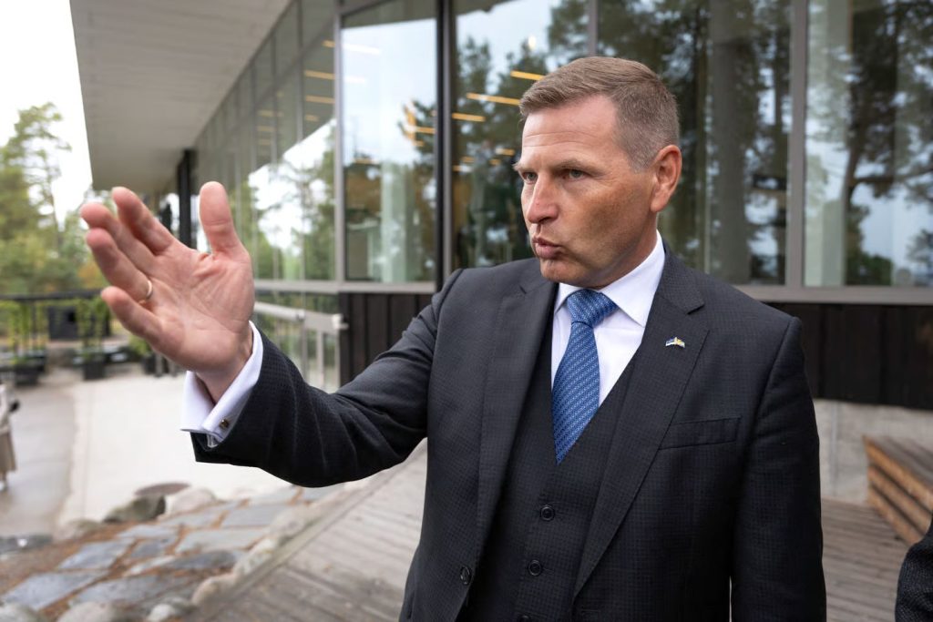 Jep dorëheqjen ministri estonez i Mbrojtjes pas skandalit me municionet për Ukrainën