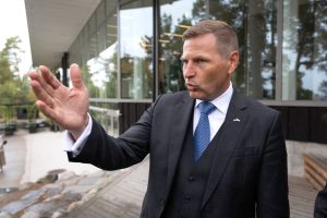Jep dorëheqjen ministri estonez i Mbrojtjes pas skandalit me municionet për Ukrainën