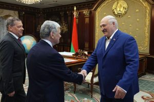 Lukashenko liron 25 të burgosur, ndërsa SHBA-ja lehtëson sanksionet ndaj Bjellorusisë