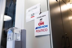 Administrata Trump mbron përjashtimin e CNN, MS NOW dhe Politico nga Shtëpia e Bardhë: “Aksesi është privilegj, jo e drejtë”