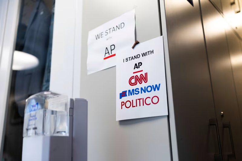 Administrata Trump mbron përjashtimin e CNN, MS NOW dhe Politico nga Shtëpia e Bardhë: “Aksesi është privilegj, jo e drejtë”