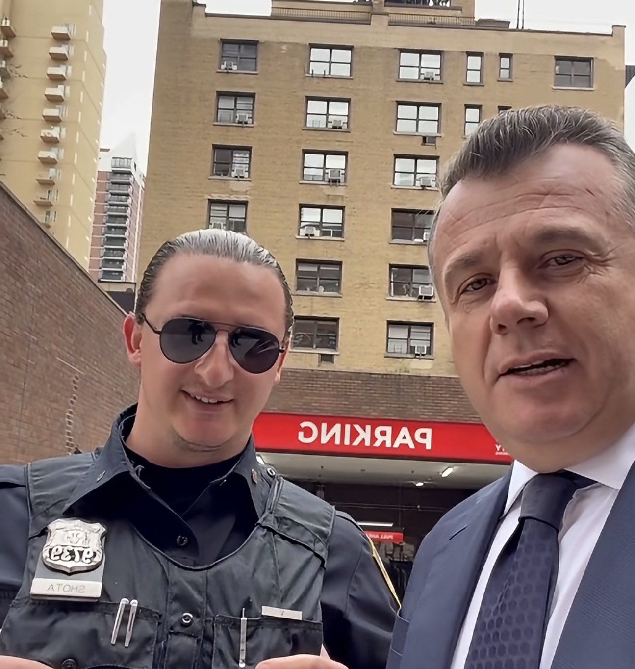 Balla takon shqiptarin pjesë të NYPD në New York: “Respekt për shqiptarët, Gerti Shota nga Kruja”