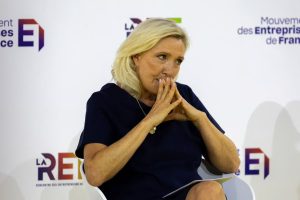 Le Pen premton shkurtime prej 125 miliardë eurosh, por nuk heq dorë nga pensioni në moshën 62-vjeçare
