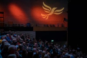 Liberal Demokratët britanikë synojnë rikthimin në qeveri, një think tank i ri përgatit terrenin