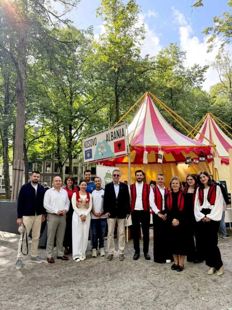 Shqipëria dhe Kosova prezantojnë së bashku traditat shqiptare në Festivalin e Ambasadave në Hagë