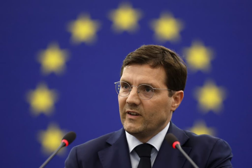 BE shqyrton ndalimin dhe heqjen e fondeve për partinë Europe of Sovereign Nations