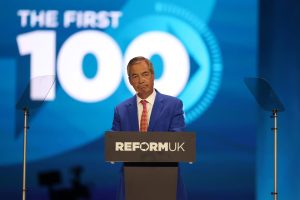 Policia britanike nis hetim ndaj Reform UK për financimet, Farage në qendër të çështjes