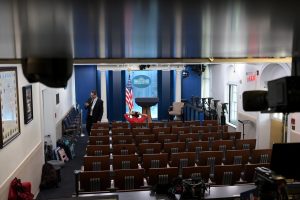 Trump paditet nga tri media pas ndalimit të gazetarëve në Shtëpinë e Bardhë
