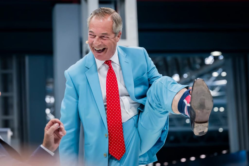 Farage distancohet nga Trump, kërkon të bindë britanikët se është gati të marrë drejtimin e qeverisë