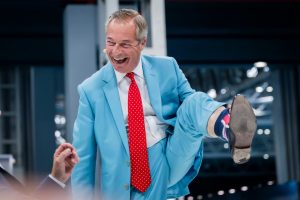 Farage distancohet nga Trump, kërkon të bindë britanikët se është gati të marrë drejtimin e qeverisë