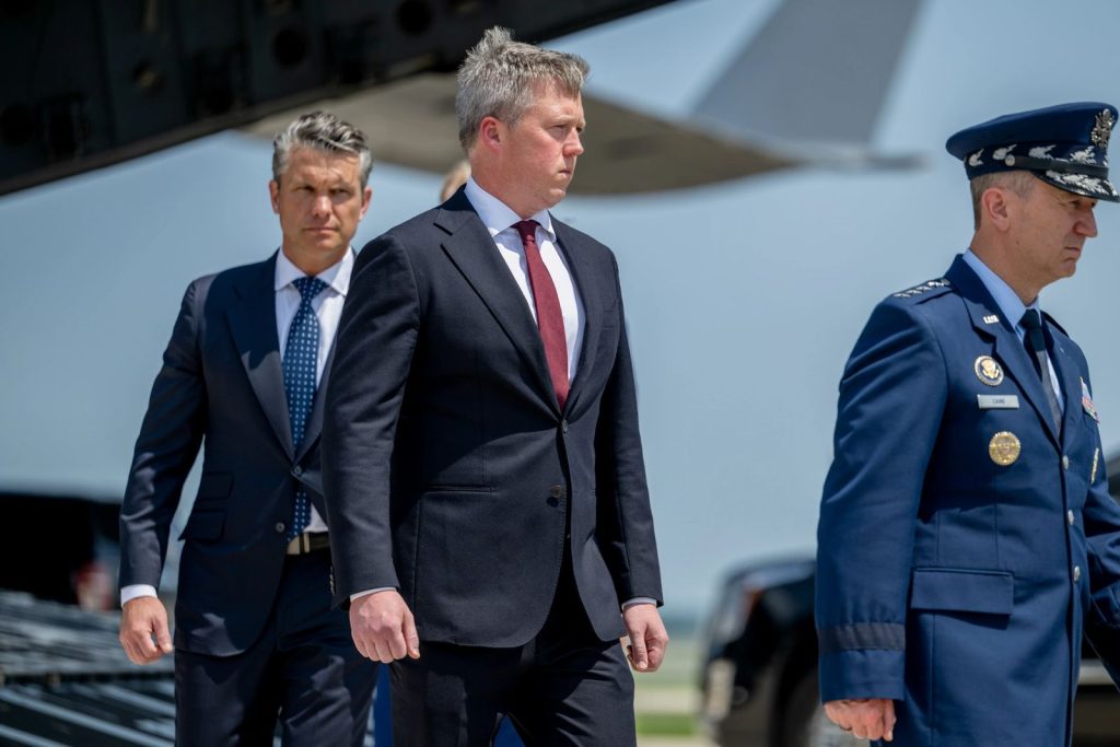 Dorëhiqet sekretari i Ushtrisë amerikane pas përplasjeve me Hegseth për shkarkimet dhe modernizimin e forcave