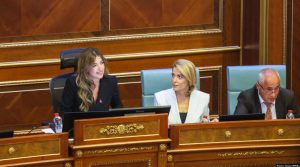 Albulena Haxhiu zgjidhet kryetare e Kuvendit të Kosovës me 62 vota