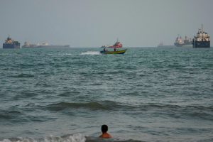 SHBA godet tre cisterna iraniane të naftës, rritet rreziku i përshkallëzimit të konfliktit