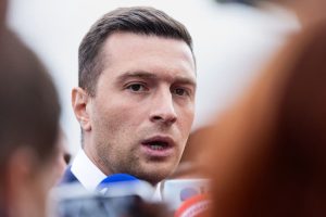 Bardella merr rol ndërkombëtar për të rritur besueshmërinë e Tubimit Kombëtar