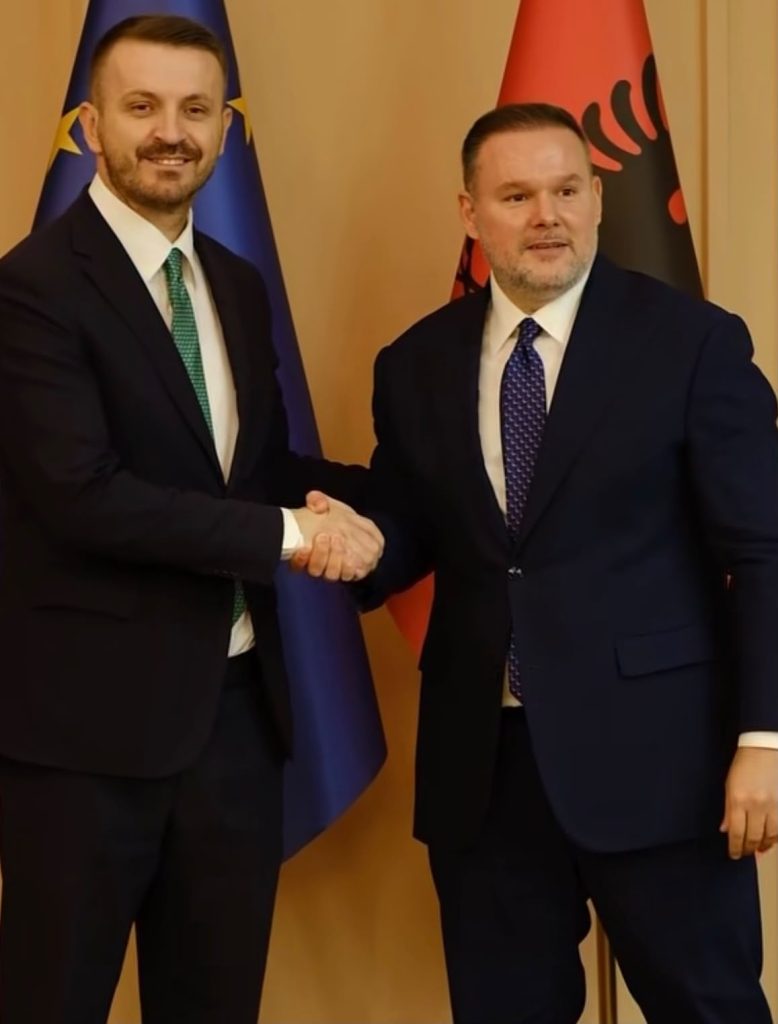 Demo takon ministrin malazez Marash Dukaj, në fokus pushteti vendor dhe integrimi në BE