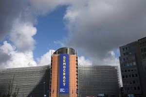 BE synon të favorizojë bizneset europiane në tendera, prokurimet publike arrijnë 2.5 trilionë euro në vit