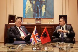 Demo takon ambasadorin britanik, fokus krimi i organizuar dhe emigracioni i parregullt