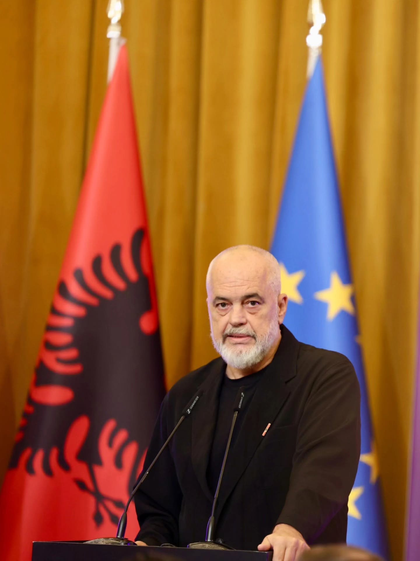 Rama mohon akuzat për mbylljen e 200 llogarive në rrjetet sociale: Nuk kemi as aftësinë teknike