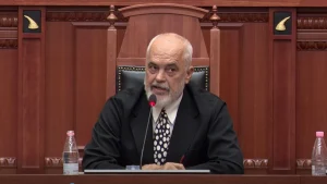 Rama: Kufizim të rrjeteve sociale deri në 16 apo 18 vjeç, fëmijët në shkollë deri në 17:00