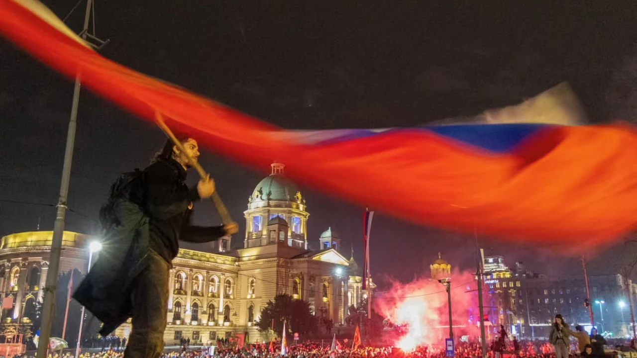 The Guardian: 14 aktivistë dhe studentë serbë u shënjestruan me programe spiunazhi
