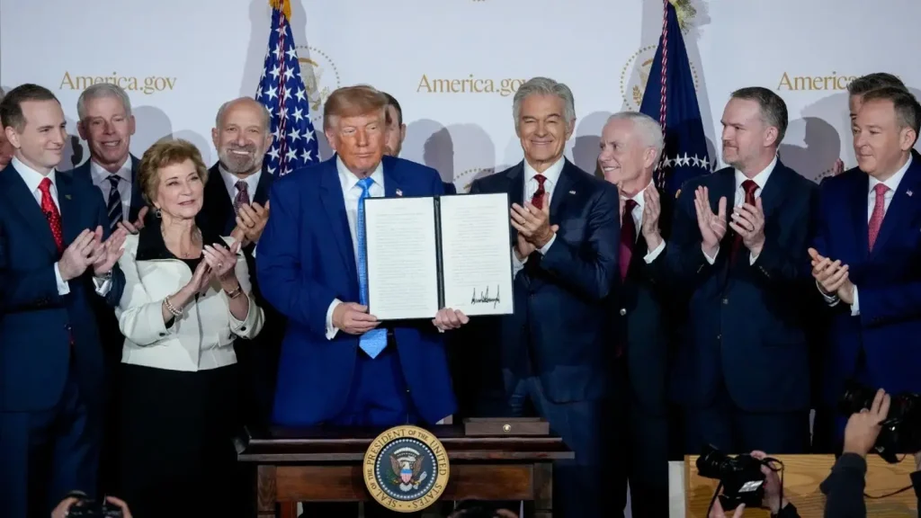 Trump “kopjon” Ramën, prezanton “Pasqyrën” e qeverisë amerikane