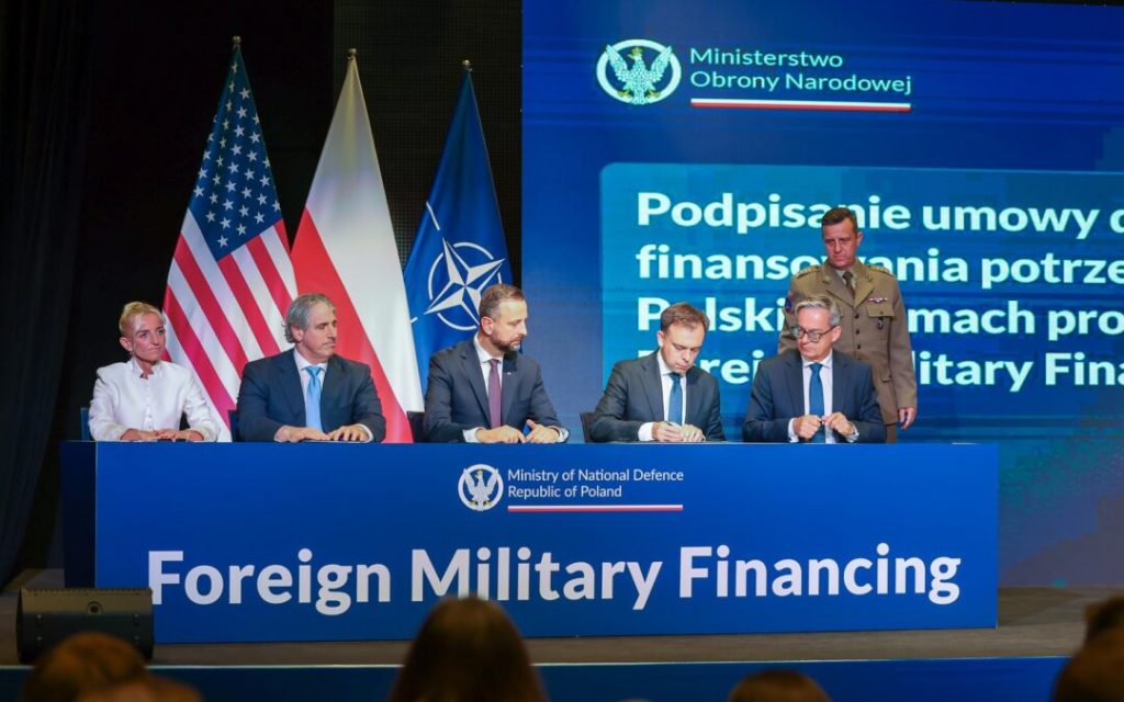 Polonia merr kredi 4 miliardë dollarë nga SHBA për tanke Abrams, avionë F-16 dhe helikopterë Apache
