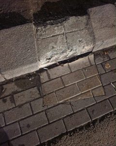 Balla: O Sali si mund të paguash për të dhunuar pllakatat e dëshmorëve të 21 Janarit!?