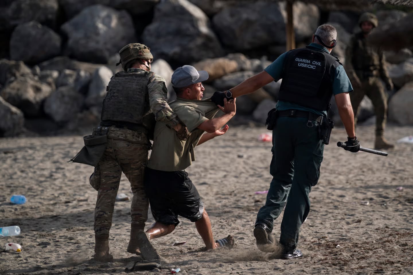 BE shqyrton pezullimin e përkohshëm të azilit në kriza migratore