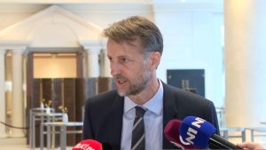 Incidente në votime, ambasadori i BE-së në Serbi apelon për qetësi