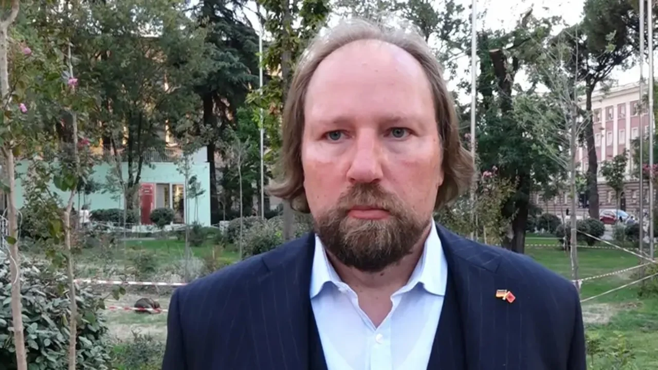 Hofreiter: Shqipëria mund t’i mbyllë negociatat në 2027, por korrupsioni mbetet sfidë