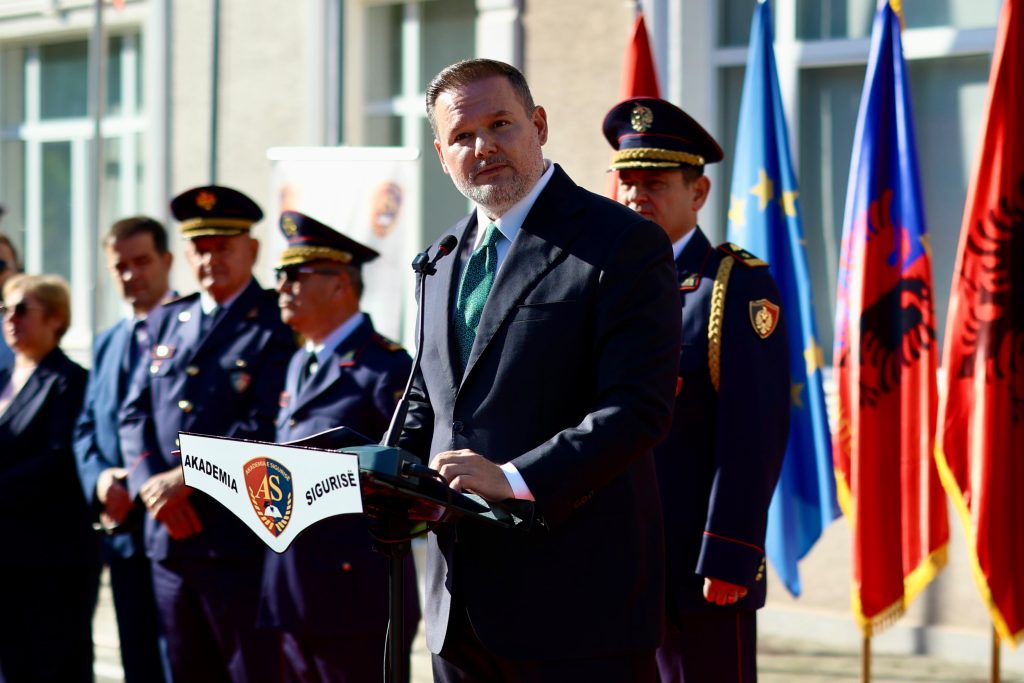 Demo tek Akademia e Sigurisë: Rritje e konsiderueshme pagash për Policinë e Shtetit