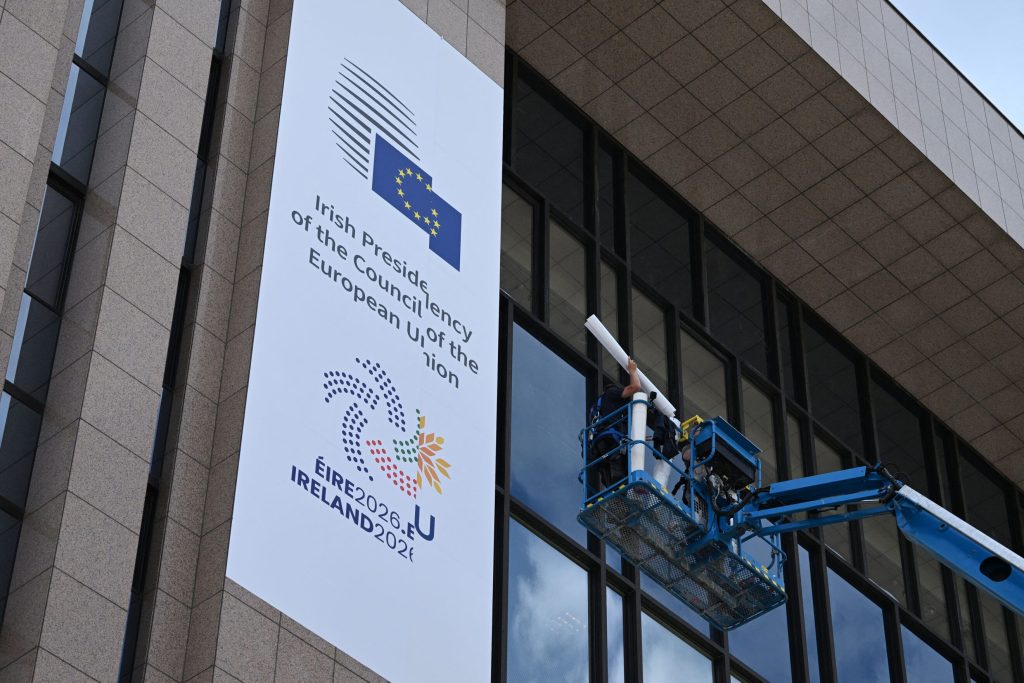 Buxheti i BE-së shkurtohet me 159 miliardë euro, përplasje mes vendeve anëtare