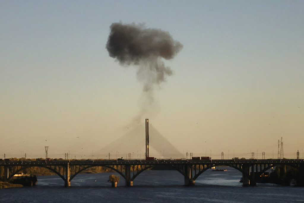Rusia godet urën strategjike në Kiev, intensifikohen sulmet ndaj infrastrukturës ukrainase