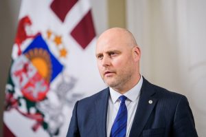 Letonia voton nën hijen e Rusisë, Kulbergs përballet me sfidën e koalicionit