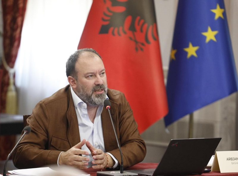 Mazniku për reformën territoriale: Asnjë bashki nuk shkrihet, do të ketë bashkime