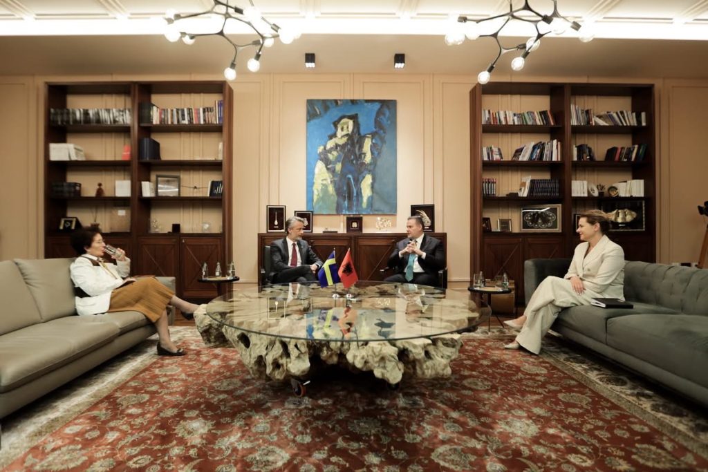 Ervin Demo takim me ambasadorin suedez, në fokus forcimi i policimit në komunitet dhe siguria e qytetarëve