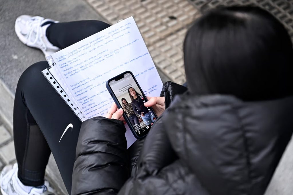 Turqia ndalon rrjetet sociale për fëmijët nën 15 vjeç, ligji hyn në fuqi më 1 nëntor