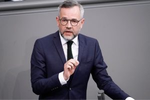 Roth i përgjigjet Daçiçit: Kjo rrugë çon drejt luftës, jo BE-së