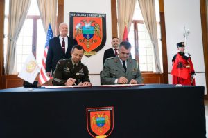 Shqipëria nënshkruan marrëveshjen për pjesëmarrjen në forcën e stabilizimit në Gaza