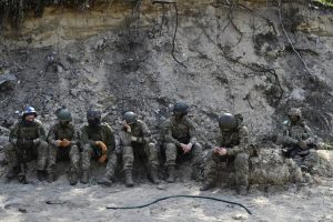 Luftojnë për Ukrainën, por përballen me burokracinë: Ankesat e vullnetarëve të huaj