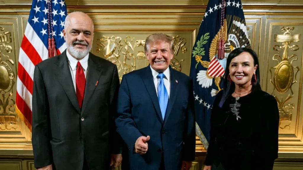 Rama publikon foton me Trump dhe ironizon kritikët: Kujdes, se mund të mos jetë IA