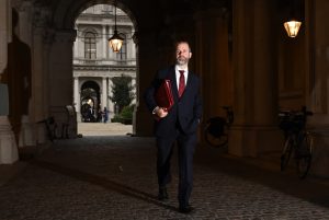 Reynolds mbështet afrimin me BE-në, pas paralajmërimeve për Brexit-in