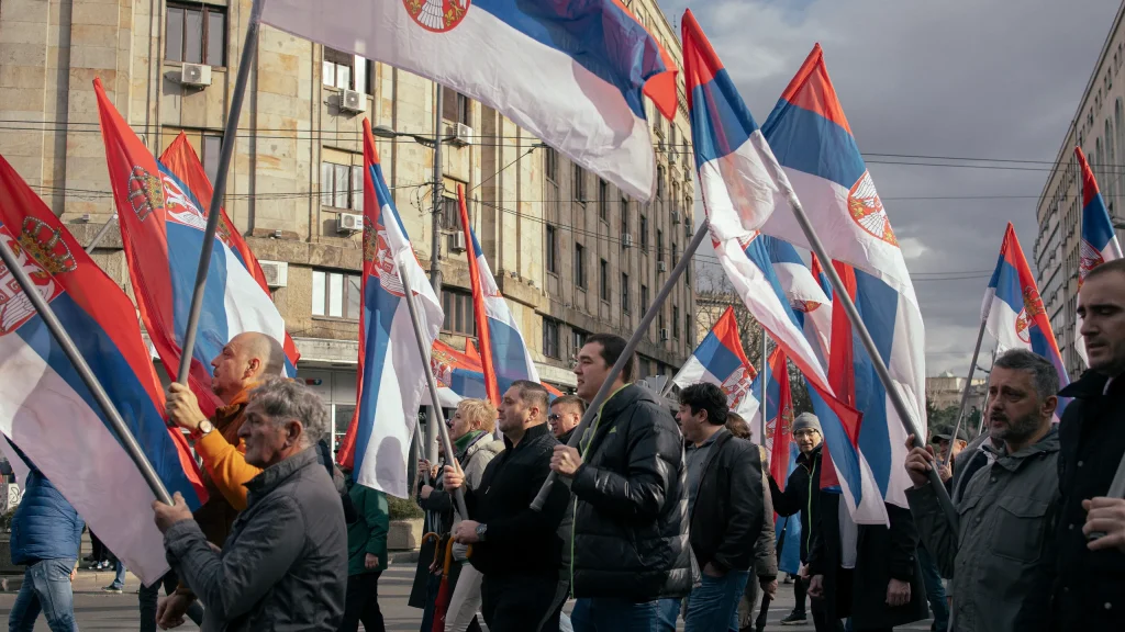 ”Freedom House”: Pushteti në Serbi shtypi protestat e organizuara përmes mjeteve digjitale