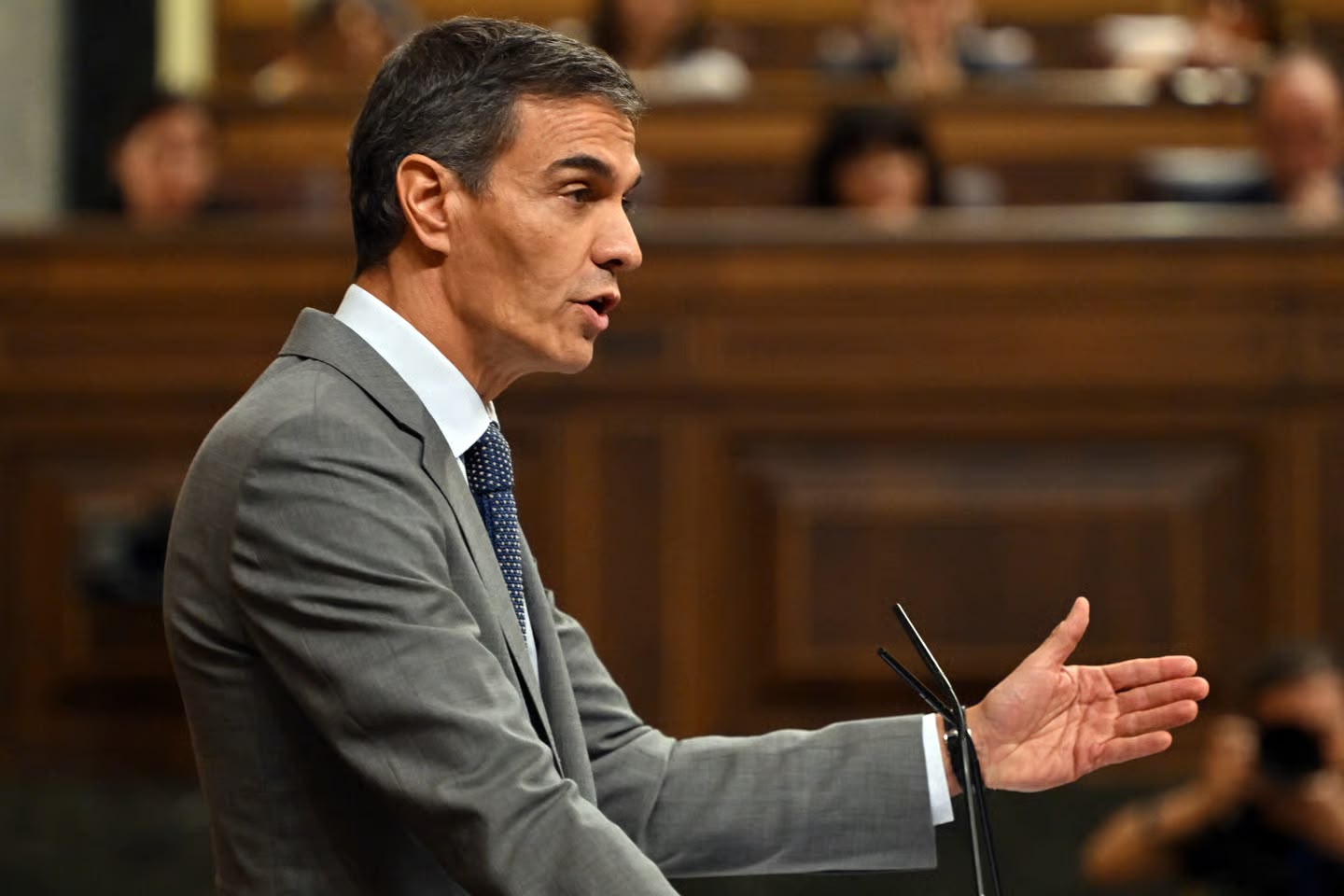 Protesta masive për strehimin në Spanjë, Sánchez shqyrton zgjedhjet e parakohshme