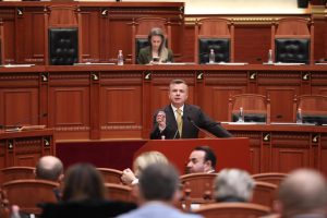 Balla: Sa herë Kosova ka nevojë për Shqipërinë, Saliu thërret sulm ndaj institucioneve demokratike