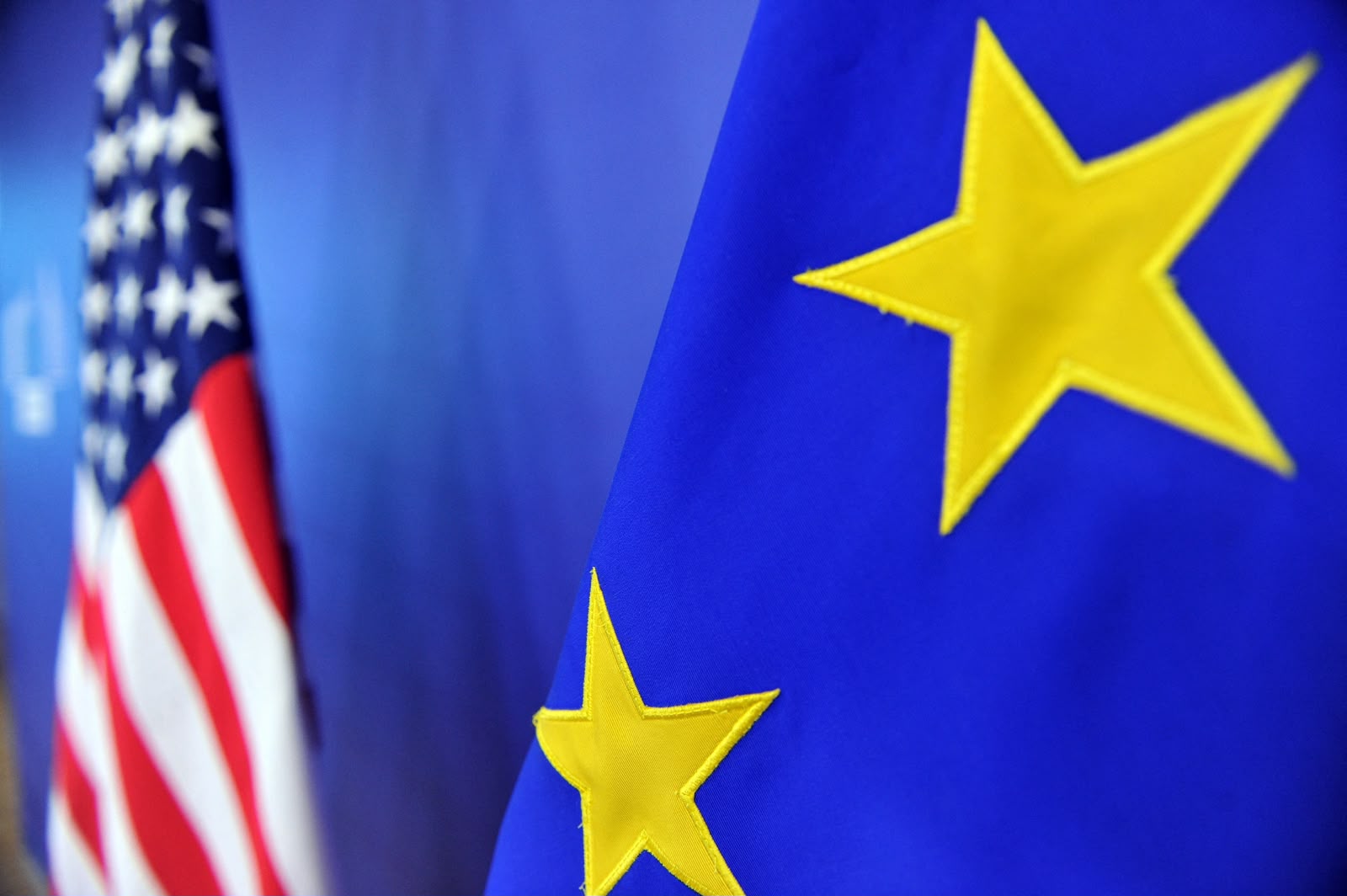 SHBA ushtron presion ndaj aleatëve europianë, BE-ja dhe Kanadaja tërhiqen nga konferenca për dezinformimin