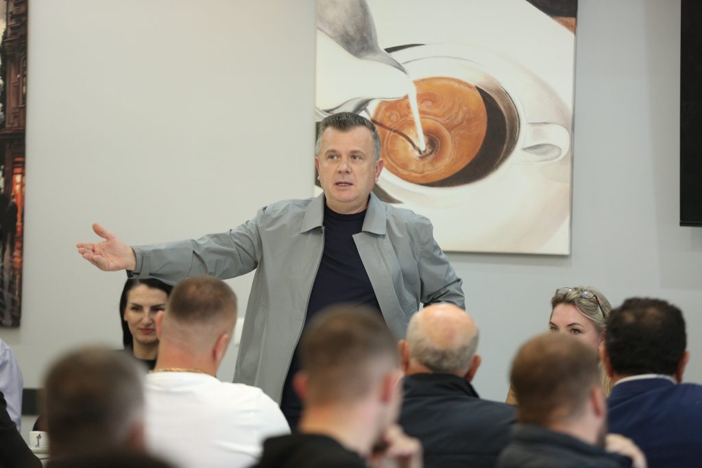 Balla nga Golemi: Pas vitesh pritjeje, Reforma Territoriale i dha statusin e qytetit, por kryetari në ikje i Kavajës doli kundër