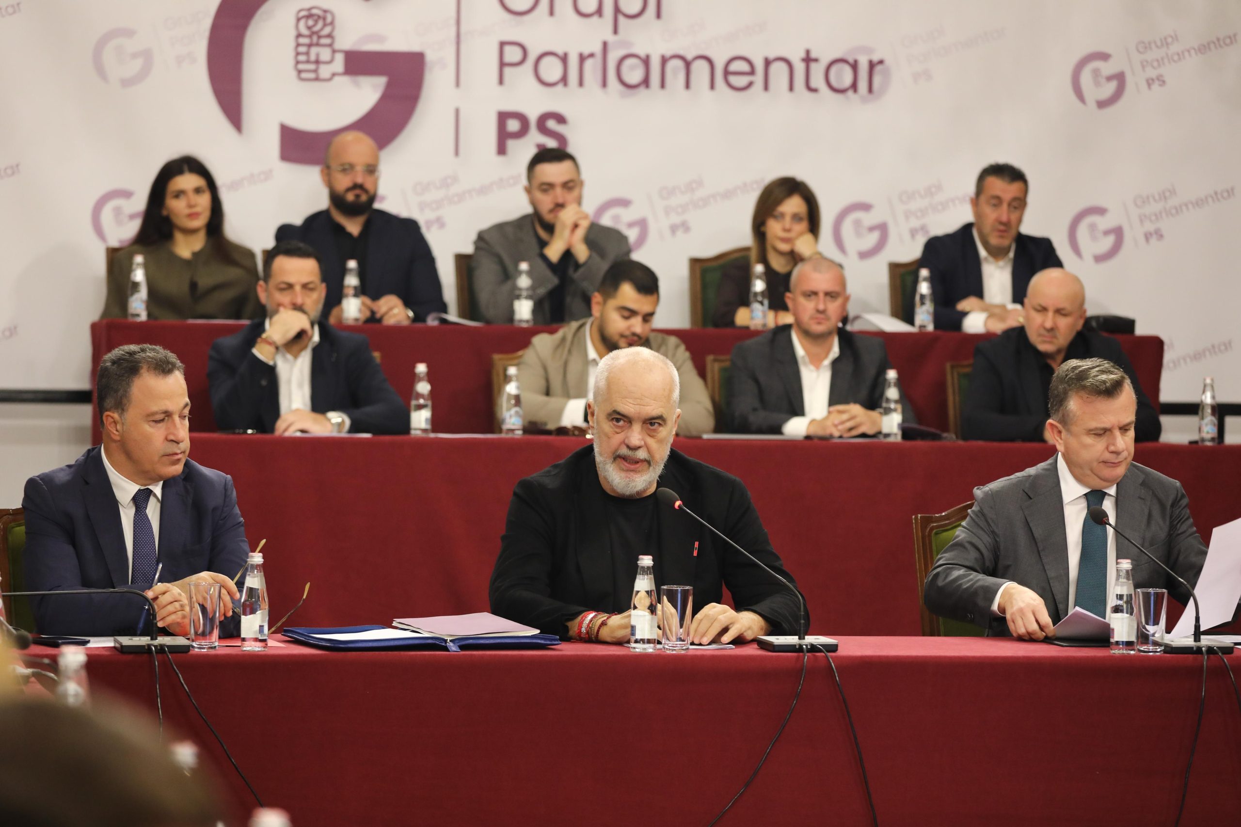 Rama mbledh grupin e PS-së, projektbuxheti këtë javë në qeveri