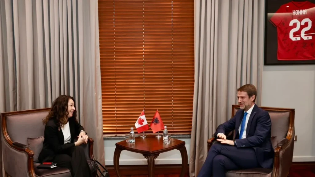 Hoxha pret ambasadoren kanadeze, diskutime për tregtinë dhe sigurinë