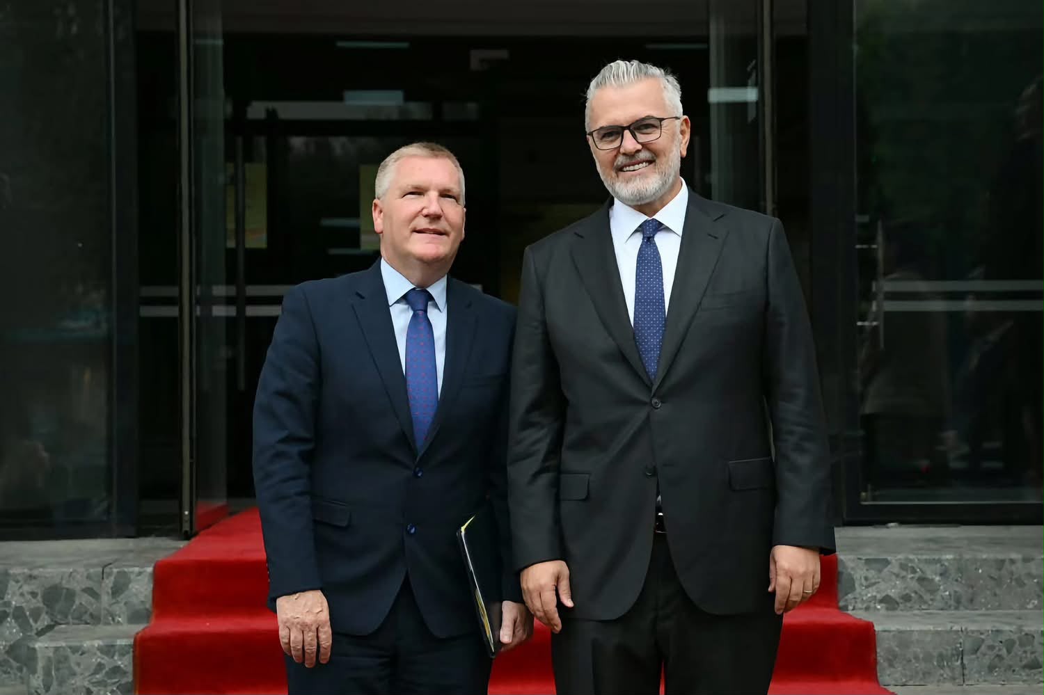 Gogu takim me Komisionerin Europian McGrath, në fokus reforma në drejtësi dhe integrimi në BE